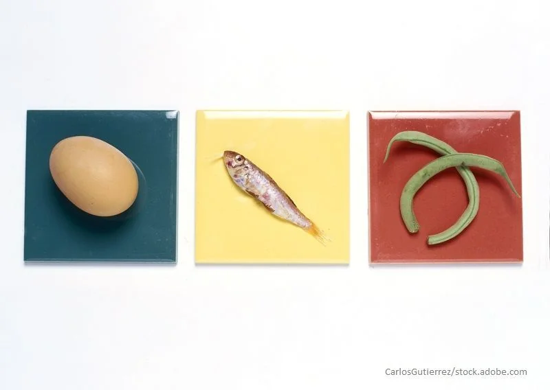 Modernes reiteiliges Triptychon Ei Fisch Bohnen